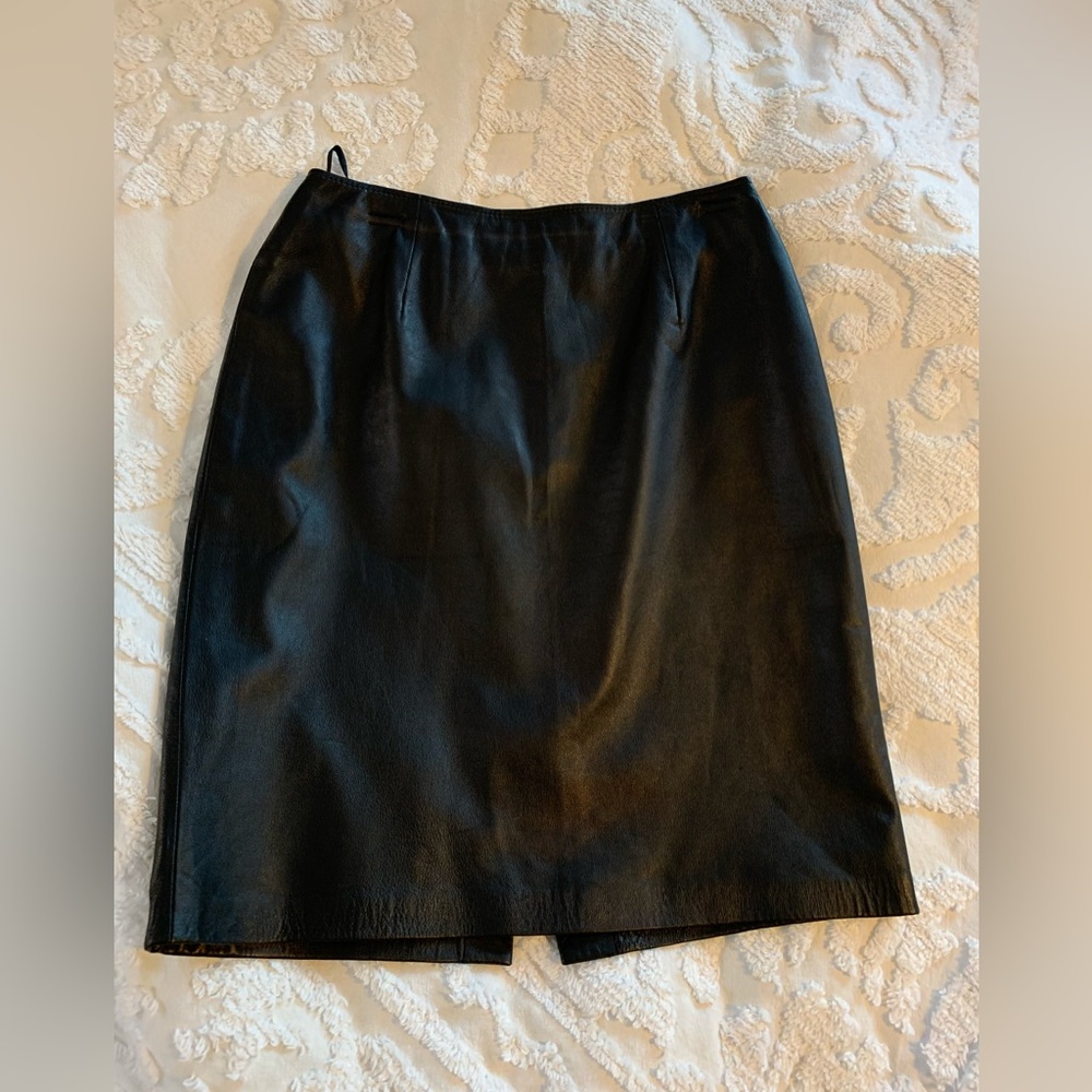 Croft & Barrow 💯% Leather Pencil Skirt: Black w/Zip Closure, Lined. Size 10
